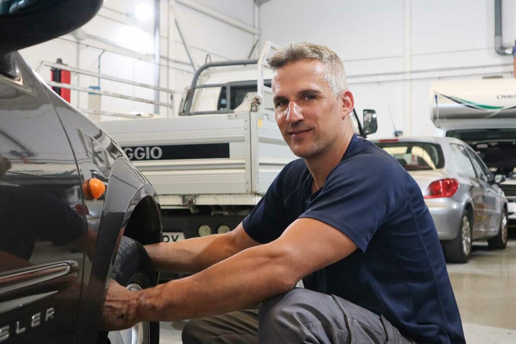 Andres Cabrera Fernandez reparacion de coche en alahurin el grande