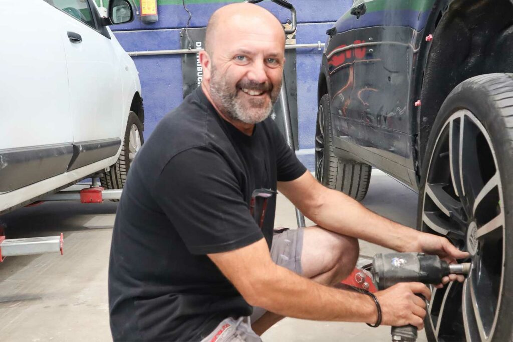 Juan Antonio herrera García taller de reparacion de autos en la cala de mijas